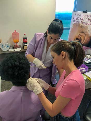 Descubra a excelência no furo de orelha com nosso Curso VIP de Furo de Orelha Humanizado. Aprenda técnicas avançadas e seguras, guiado por especialistas renomados, e ofereça uma experiência única e personalizada aos seus clientes. Inscreva-se agora e leve sua prática ao próximo nível!